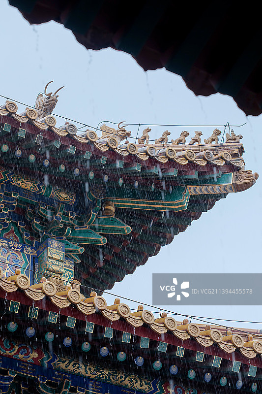 雨中故宫,屋檐斗拱落雨图片素材