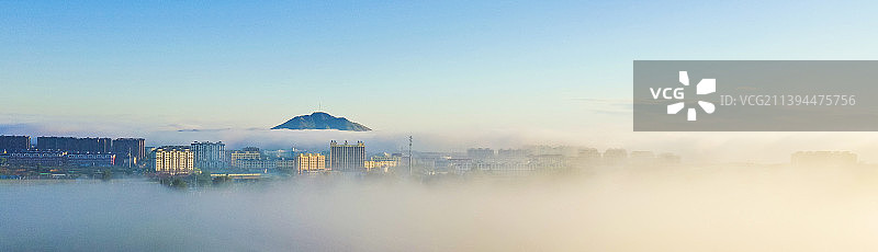 小城晨雾图片素材