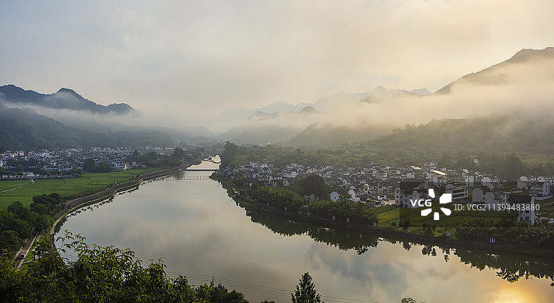 _龙川日出晨雾图片素材