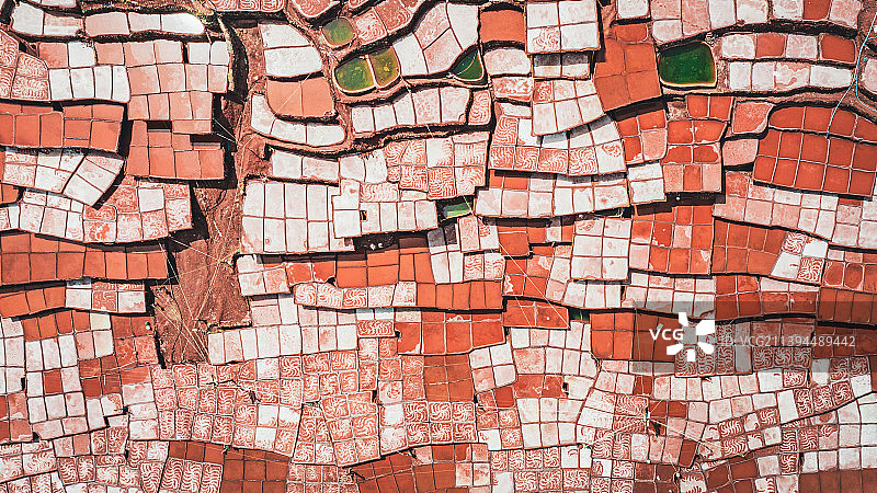 芒康千年古盐井图片素材