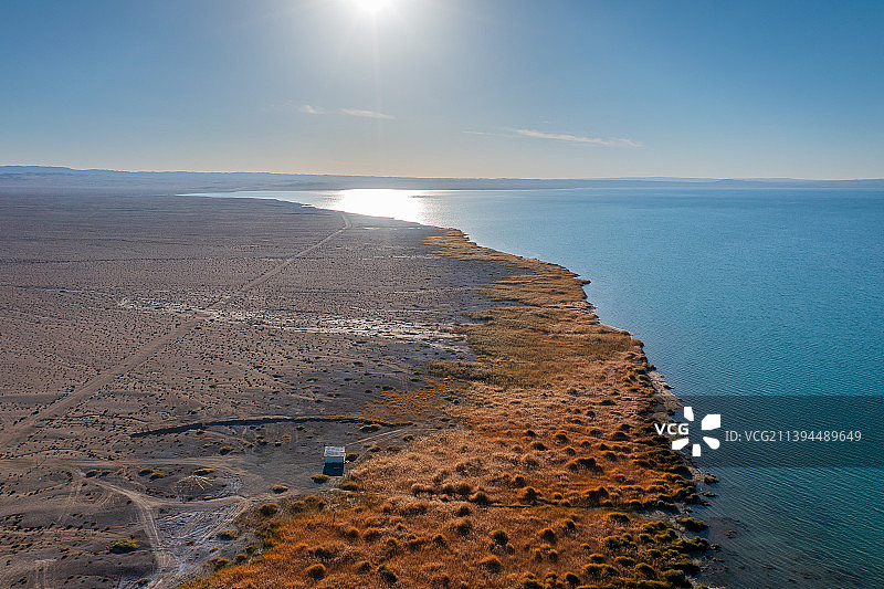 宁静的小柴旦湖图片素材