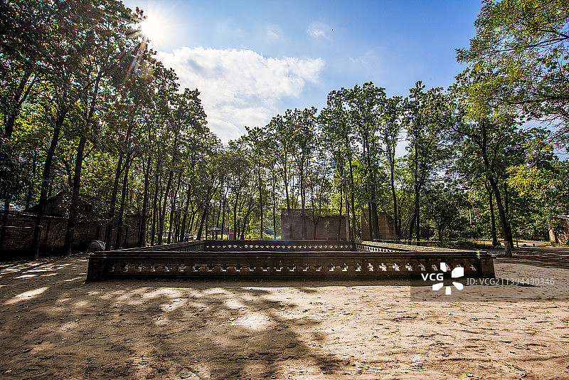 陕西咸阳地坑院民居图片素材