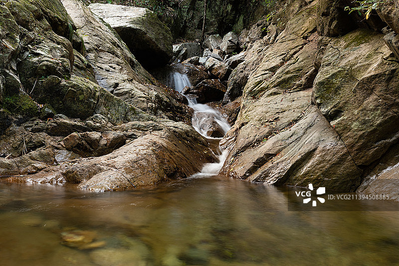 延时摄影下的小瀑布图片素材