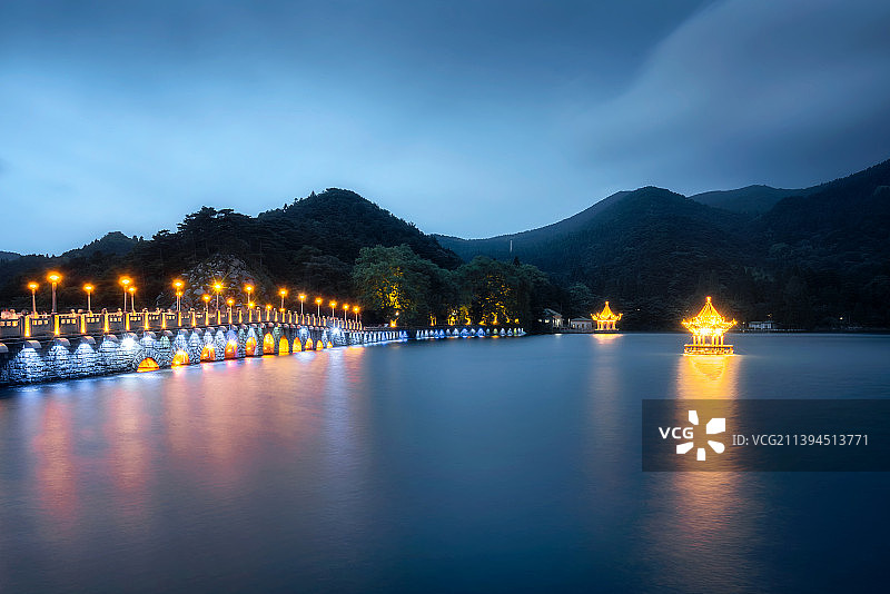 夏天庐山风景区芦林湖夜色图片素材