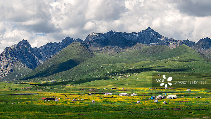 年宝玉则路边风光图片素材