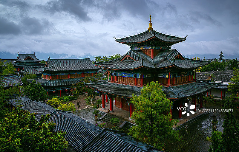 风雨中的木府图片素材