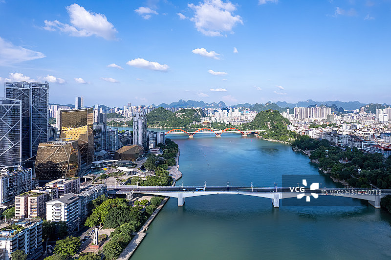 航拍广西柳州城市建筑景观天际线图片素材