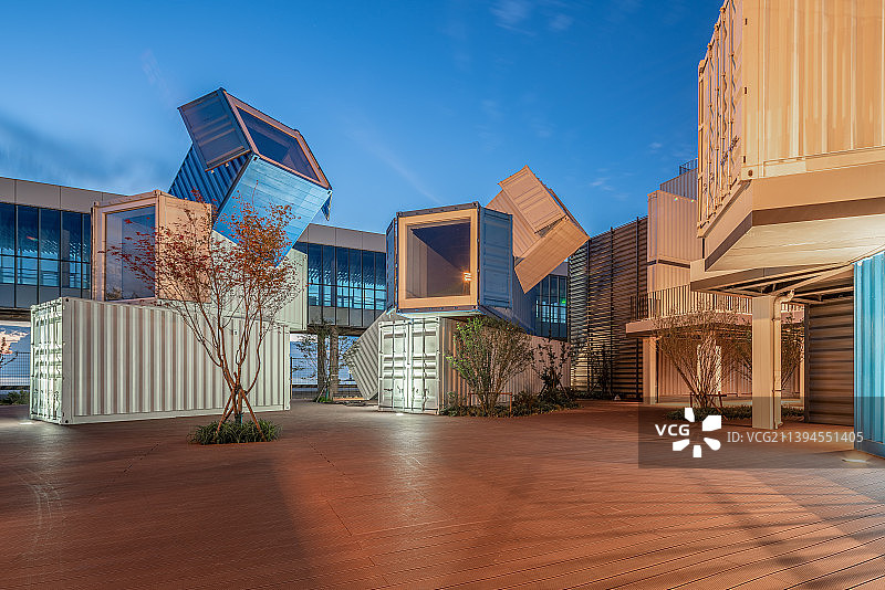 集装箱建筑广场夜景图片素材