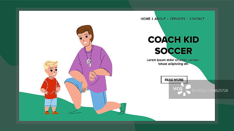 儿童教练教小男孩踢足球图片素材