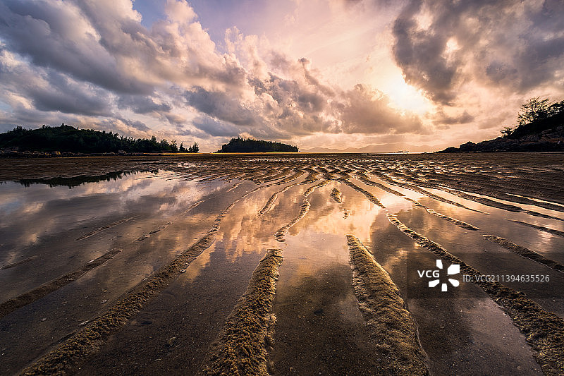 傍晚退潮后的海滩图片素材
