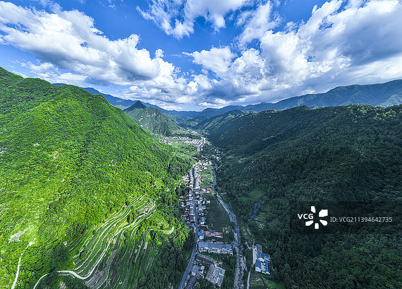 化龙山下八仙镇，是避暑纳凉的好地方。图片素材