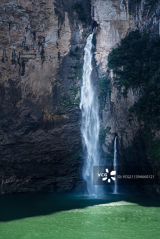 峡谷流瀑图片素材