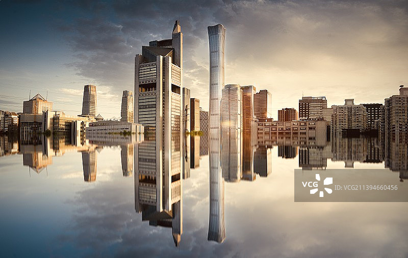城市天际线倒影图片素材