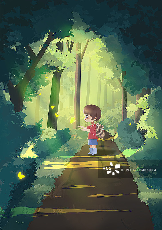 男孩在树林中的小路上玩耍图片素材