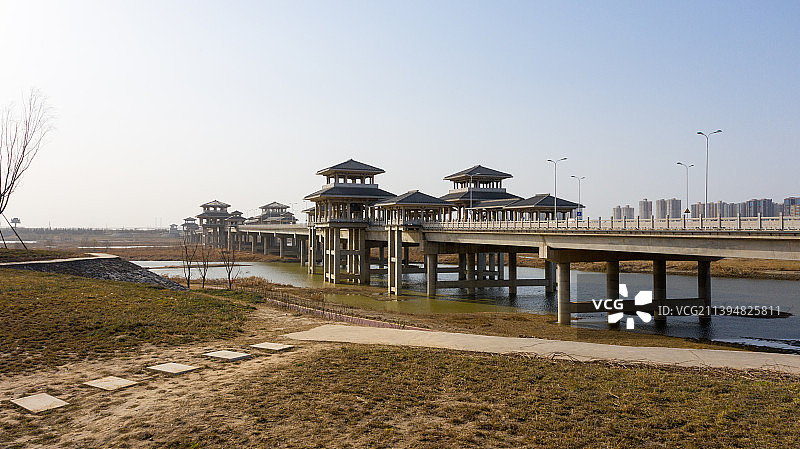 西安灞渭桥车游湿地航拍图片素材