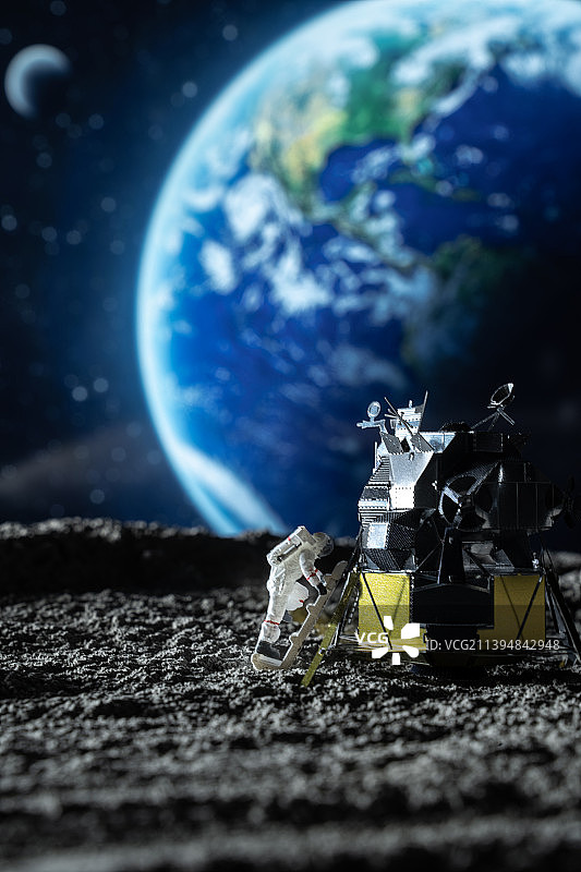 宇航员建立空间站图片素材