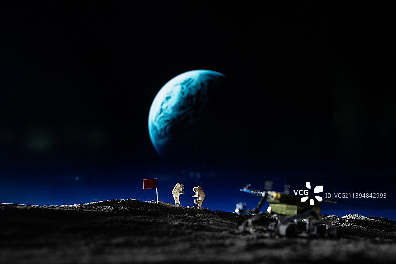 宇航员建立空间站图片素材