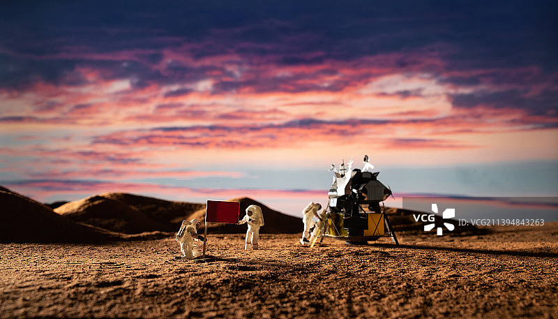 宇航员建立空间站图片素材