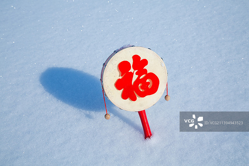 雪地上的拨浪鼓图片素材