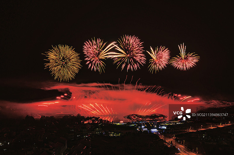 绚丽多彩的焰火表演图片素材