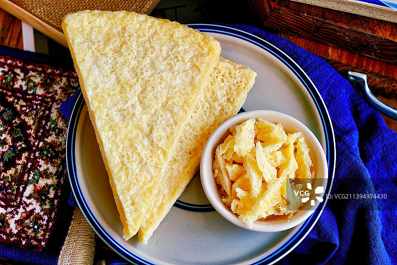 新疆伊犁奶皮子哈萨克族奶茶 内蒙古蒙餐草原美食营养酥油图片素材