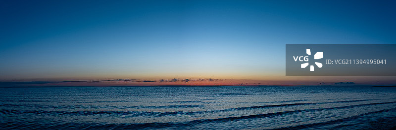 青海湖日出全景风光图片素材