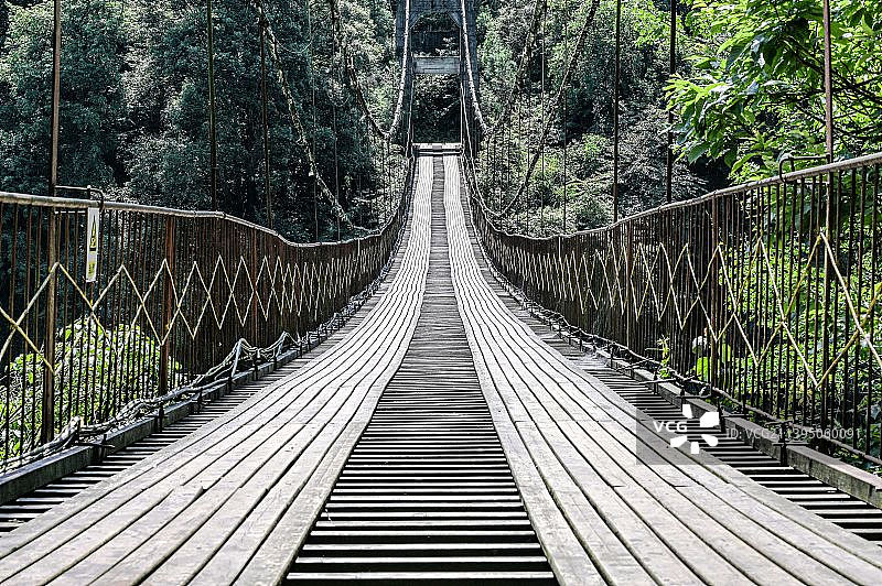 南宝山大峡谷的援通桥图片素材