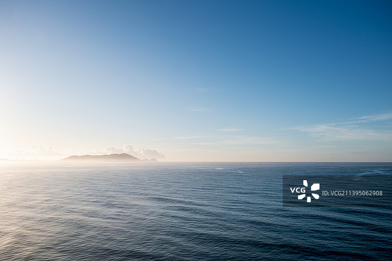 日出蓝色海面背景图片素材