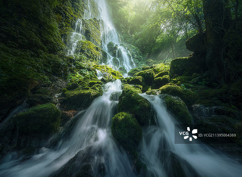 成都青城山瀑布图片素材