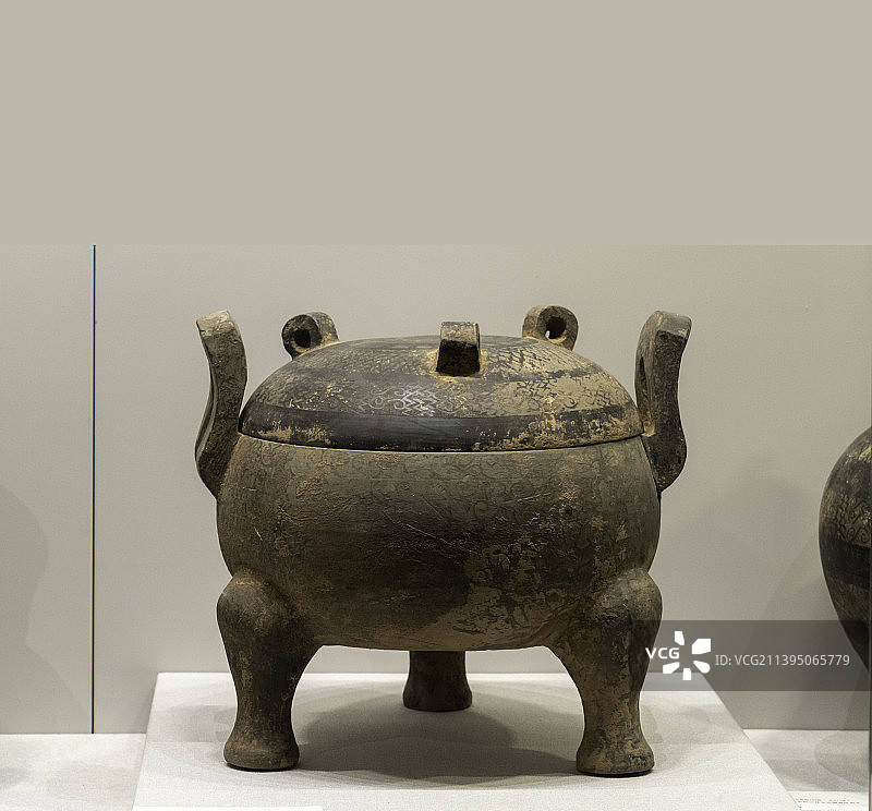 中国战国早期文物：陶鼎图片素材