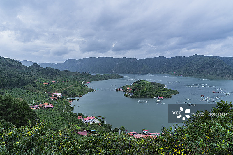 俯瞰鸭绿江小韭菜沟七队图片素材