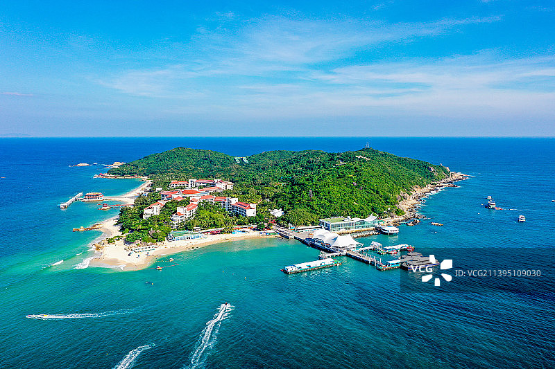 航拍海南三亚蜈支洲岛旅游区 海景度假区风光图片素材