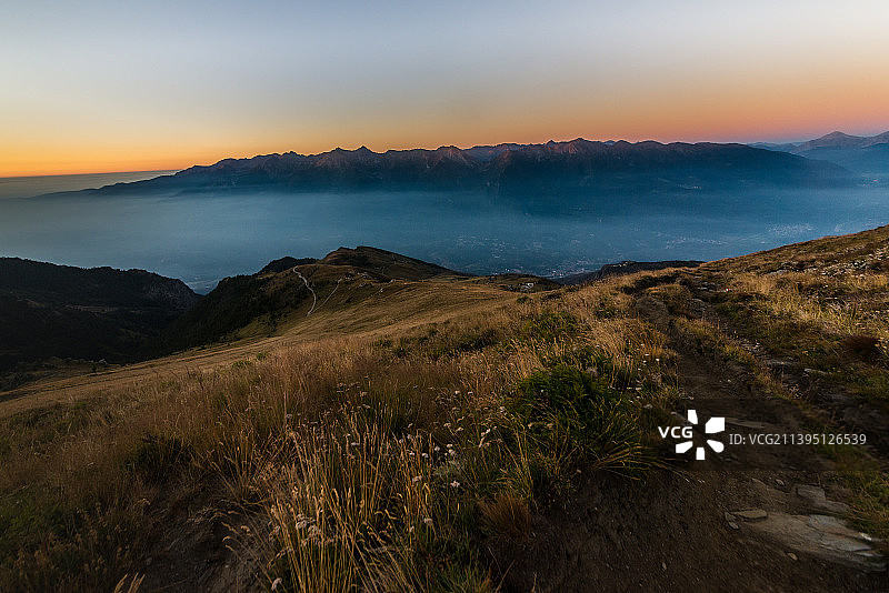 意大利都灵蒙潘泰罗罗恰梅洛内日落景观图片素材