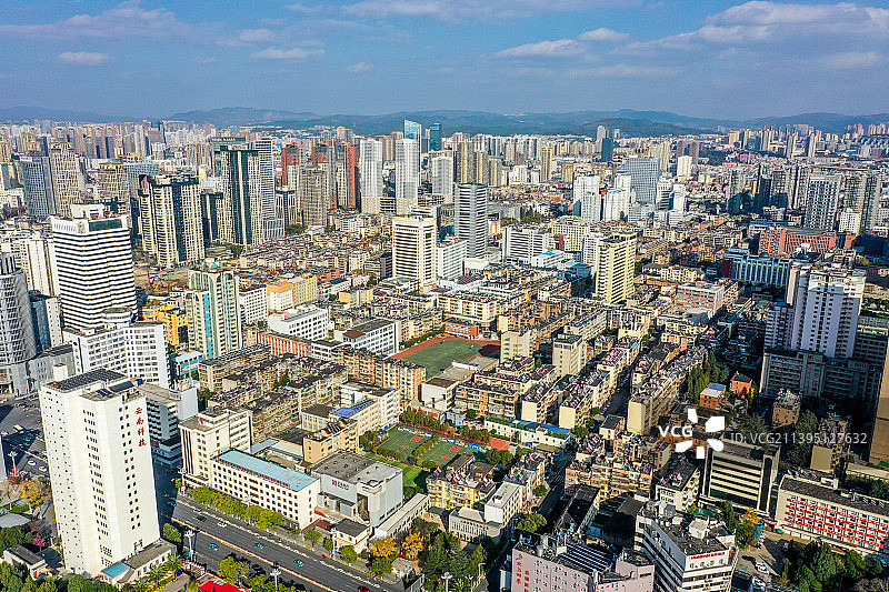 航拍云南昆明盘龙区城市建筑群 城市天际线图片素材