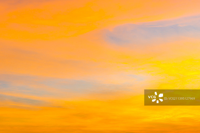 日落时的低角度视角图片素材