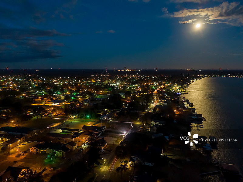 美国路易斯安那州库佩角区夜间城市海景图片素材