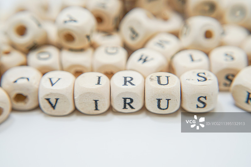 带有病毒图案的木块图片素材