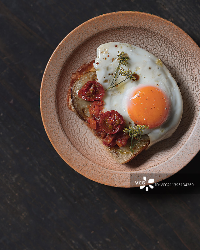 日本东京餐盘中鸡蛋的俯视照片图片素材