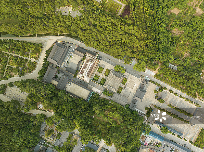 航拍视角下的山东省济南市历城区柳谭镇四门塔图片素材