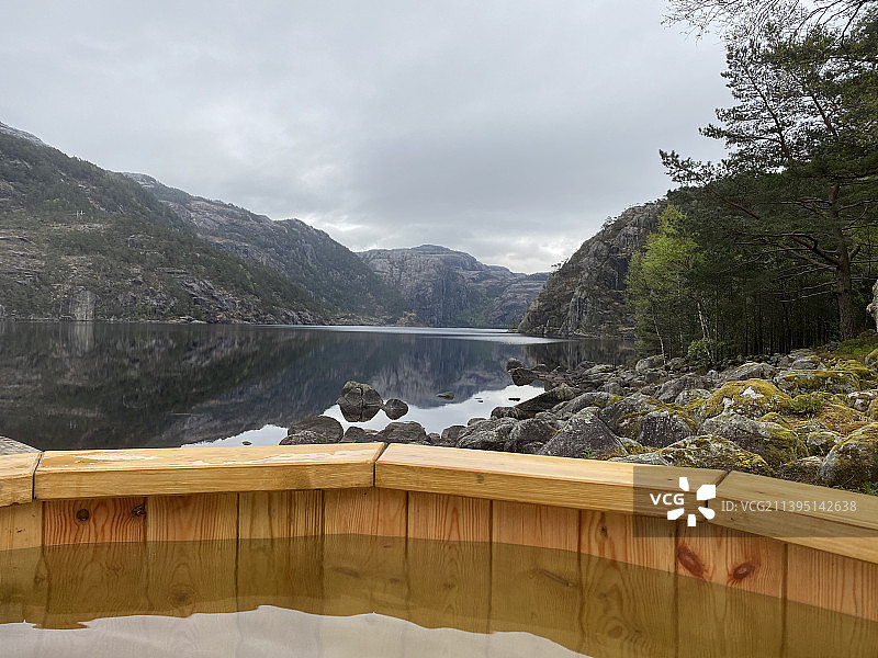 挪威吕菲尔克的湖光山色风光图片素材