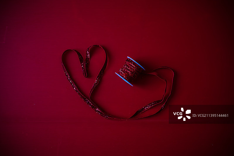 红色背景上的心形图案俯视图，西班牙拉斯帕尔马斯图片素材