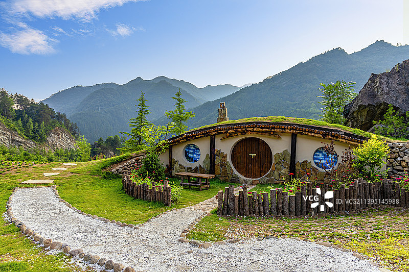 小人国城堡：河南省洛阳市栾川县公路边图片素材