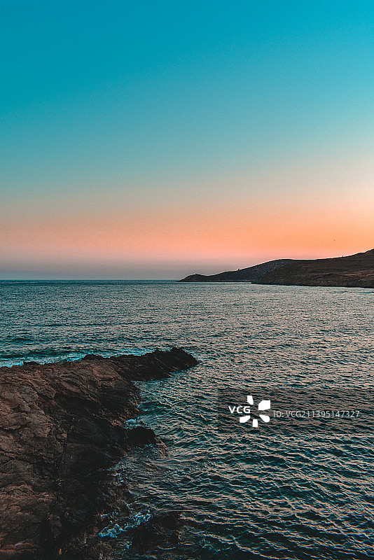 日落时分莱罗斯岛的壮丽海景，希腊图片素材