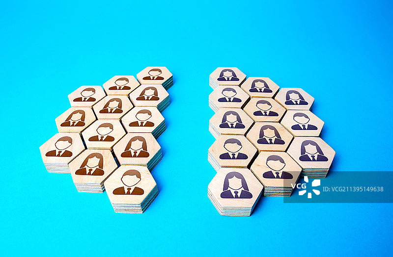 公司员工分为两组图片素材