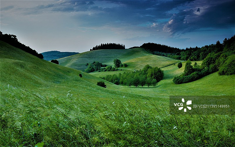 风景映衬天空的景色图片素材