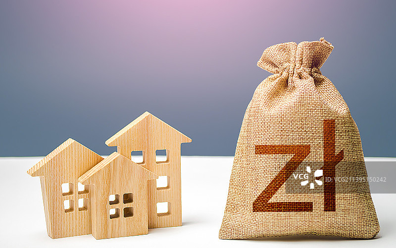 波兰兹罗提钱袋和住宅楼图片素材