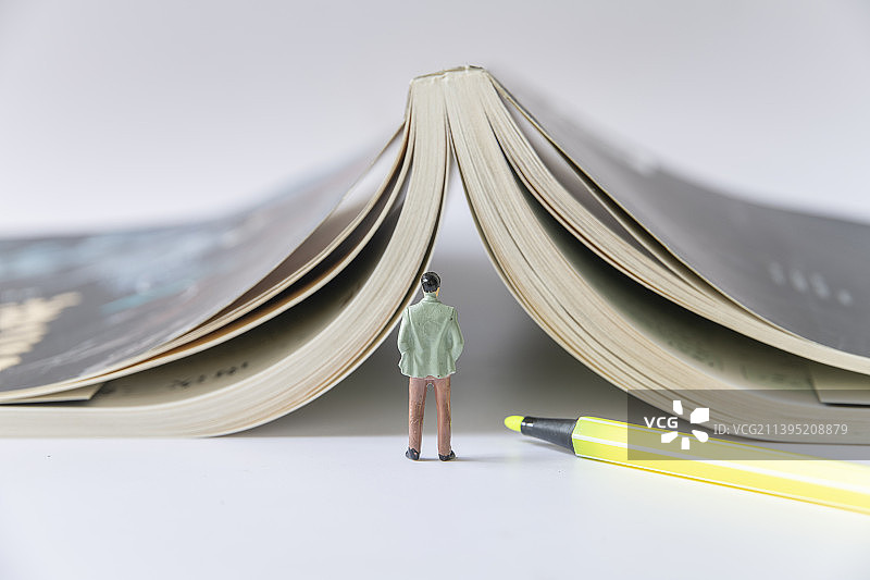 书籍人和人物图片素材