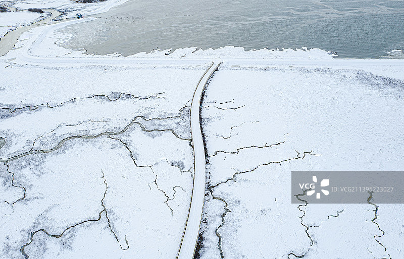 航拍冬天的栈桥图片素材