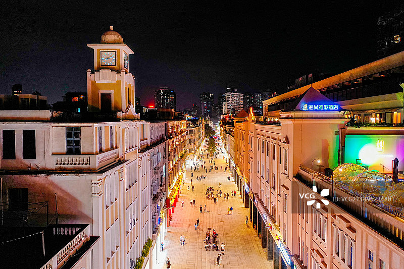 航拍福建厦门中山路步行街夜景 城市地标老牌商业街图片素材