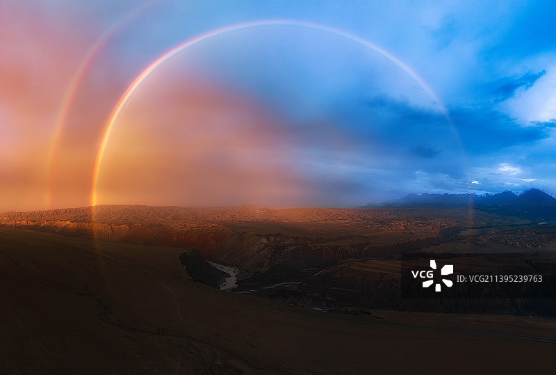 新疆维吾尔自治区塔城地区安集海大峡谷景区彩虹风光图片素材